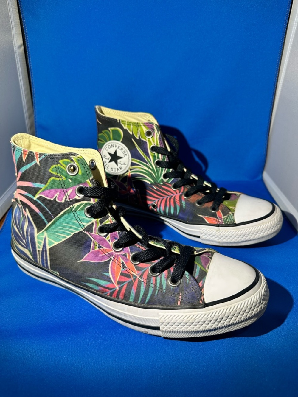 Converse Chuck Taylor All Star Tropical Floral Hi Tops Mens 7 Womens 9 WORN ONCE